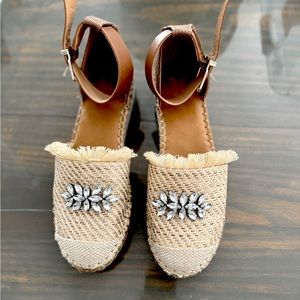 EUC Crown Vintage Sandals